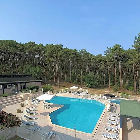 Les Cavales Hotel *